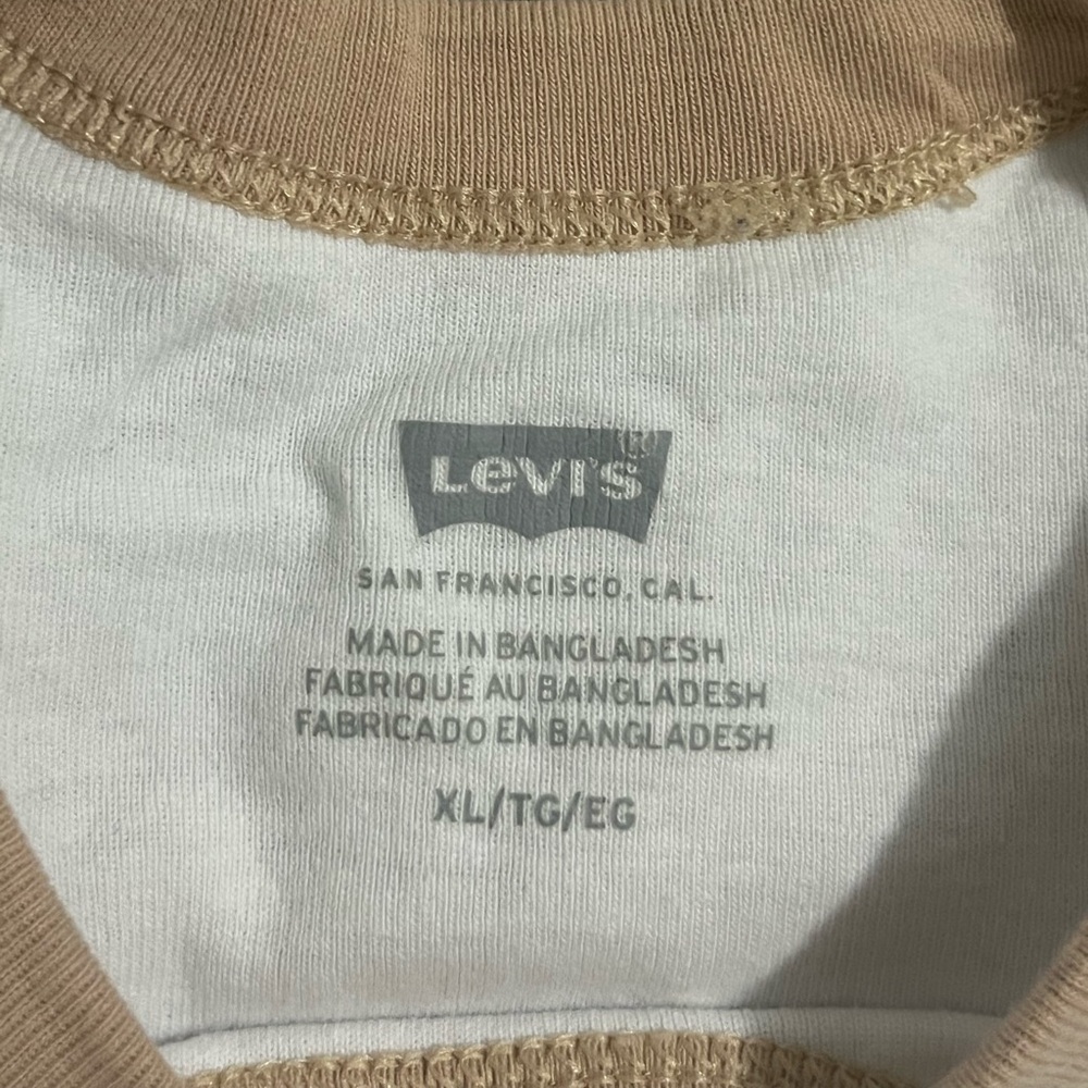 Levis Tee